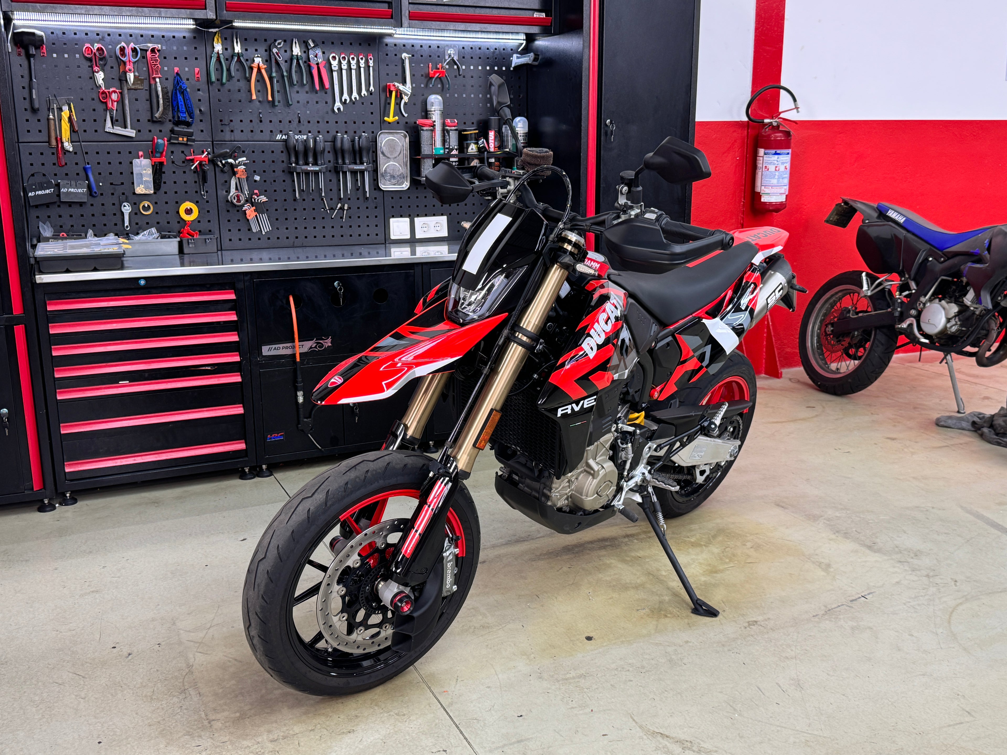 Ducati HYPERMOTARD 698