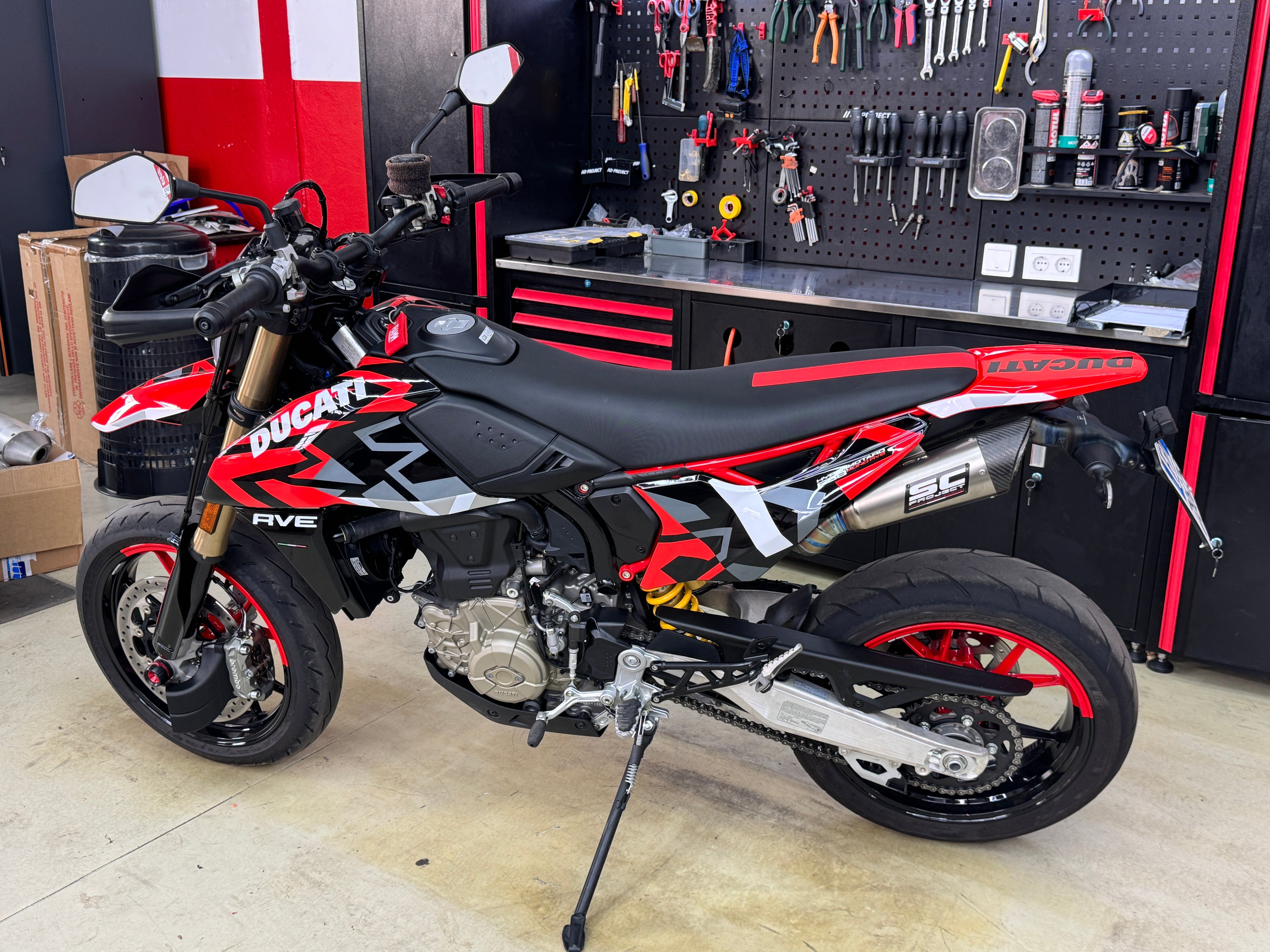 Ducati HYPERMOTARD 698