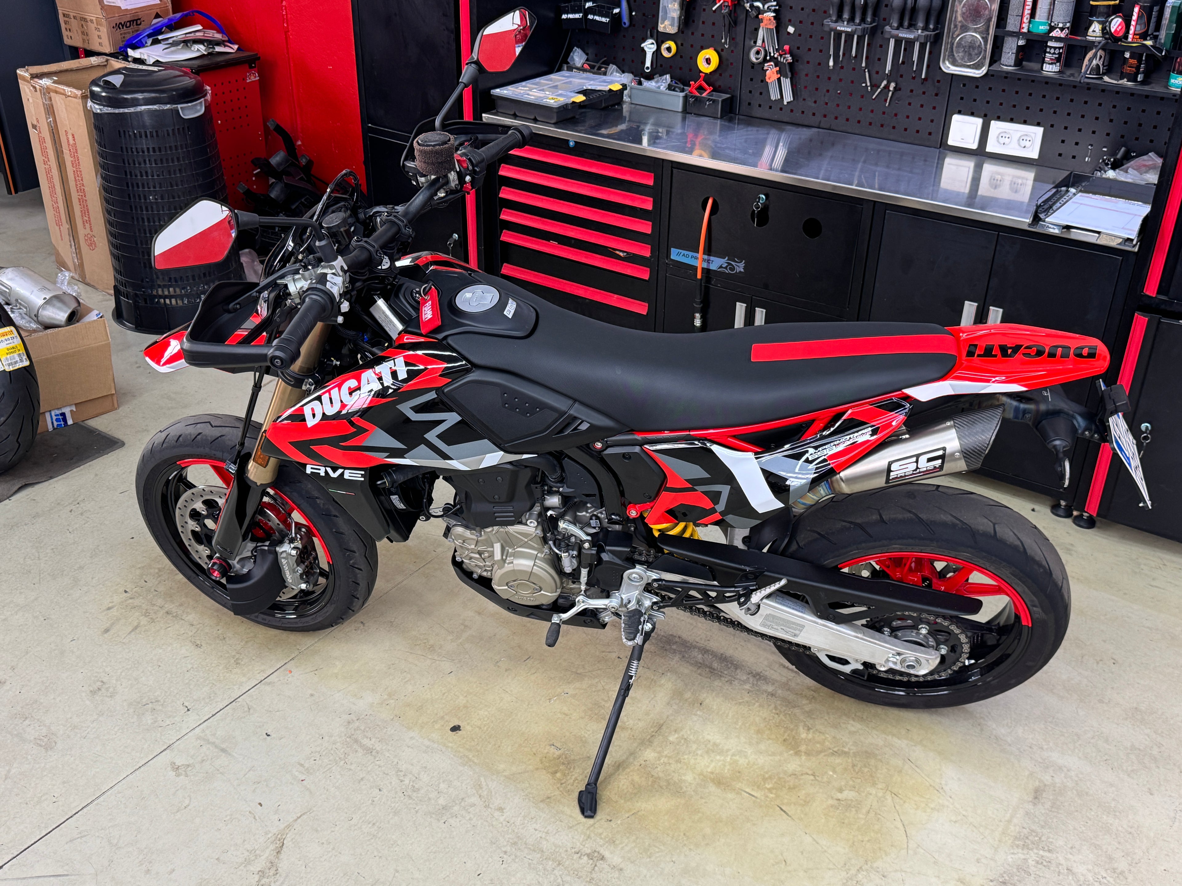 Ducati HYPERMOTARD 698