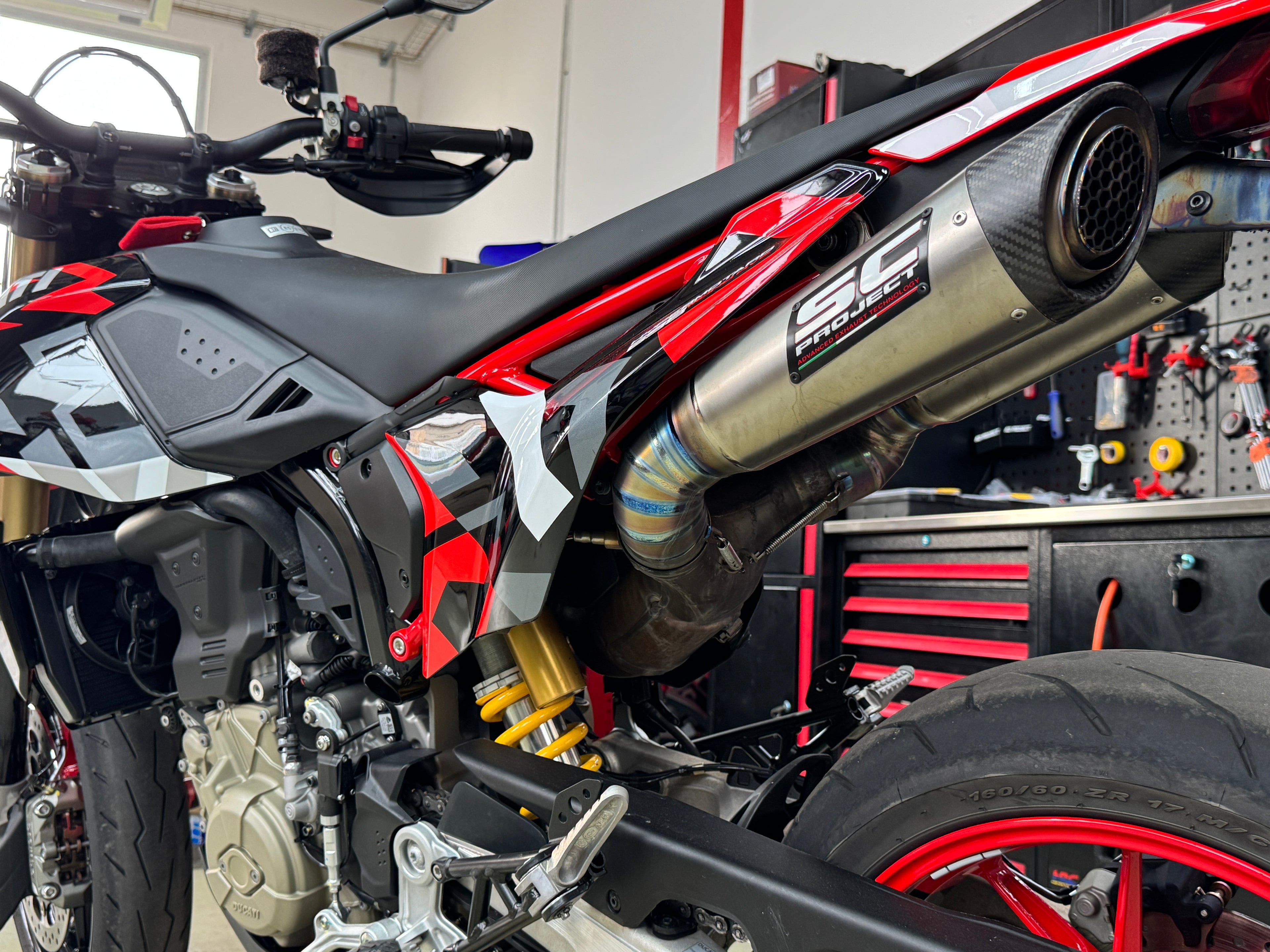 Ducati HYPERMOTARD 698