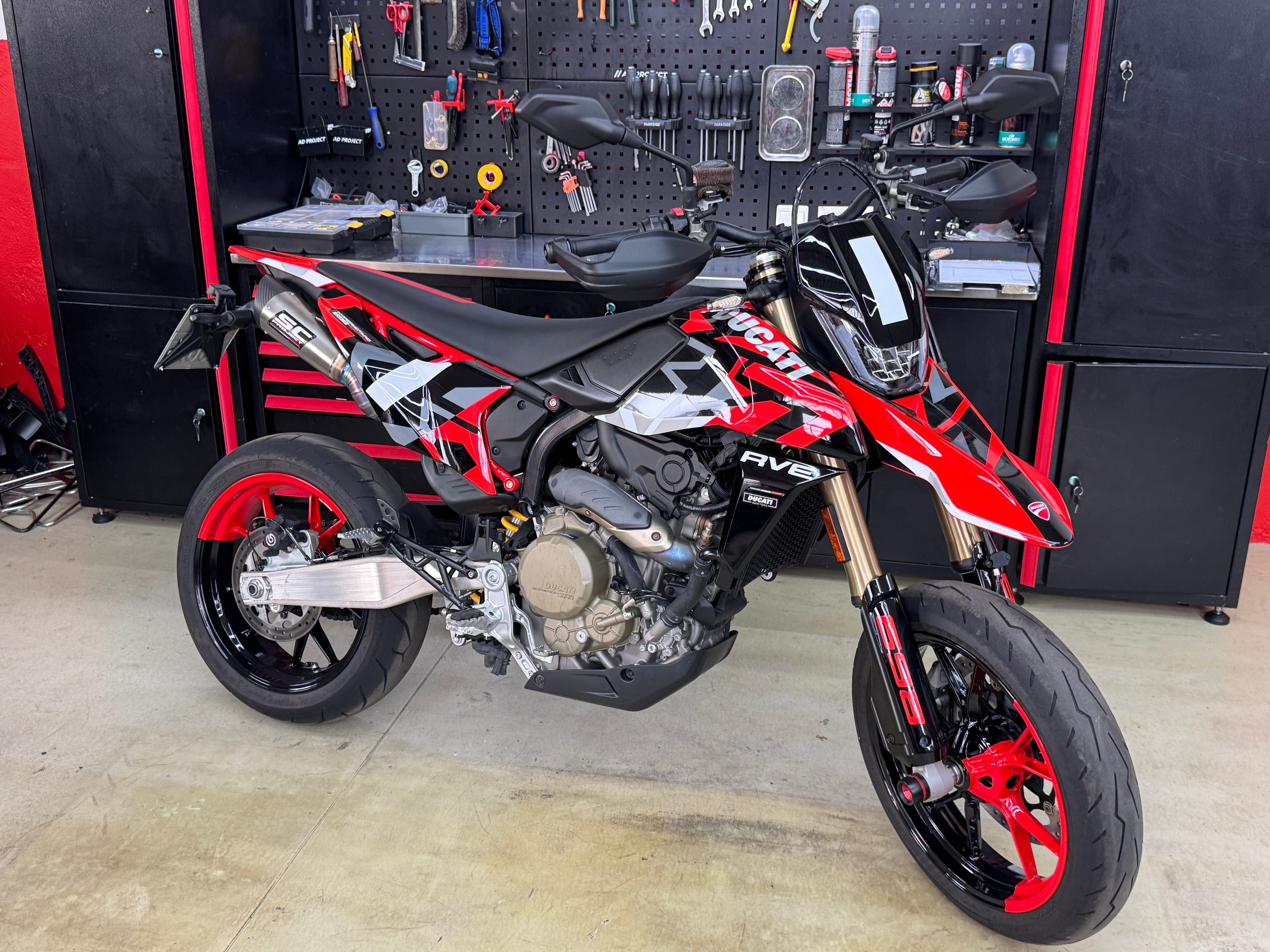 Ducati HYPERMOTARD 698