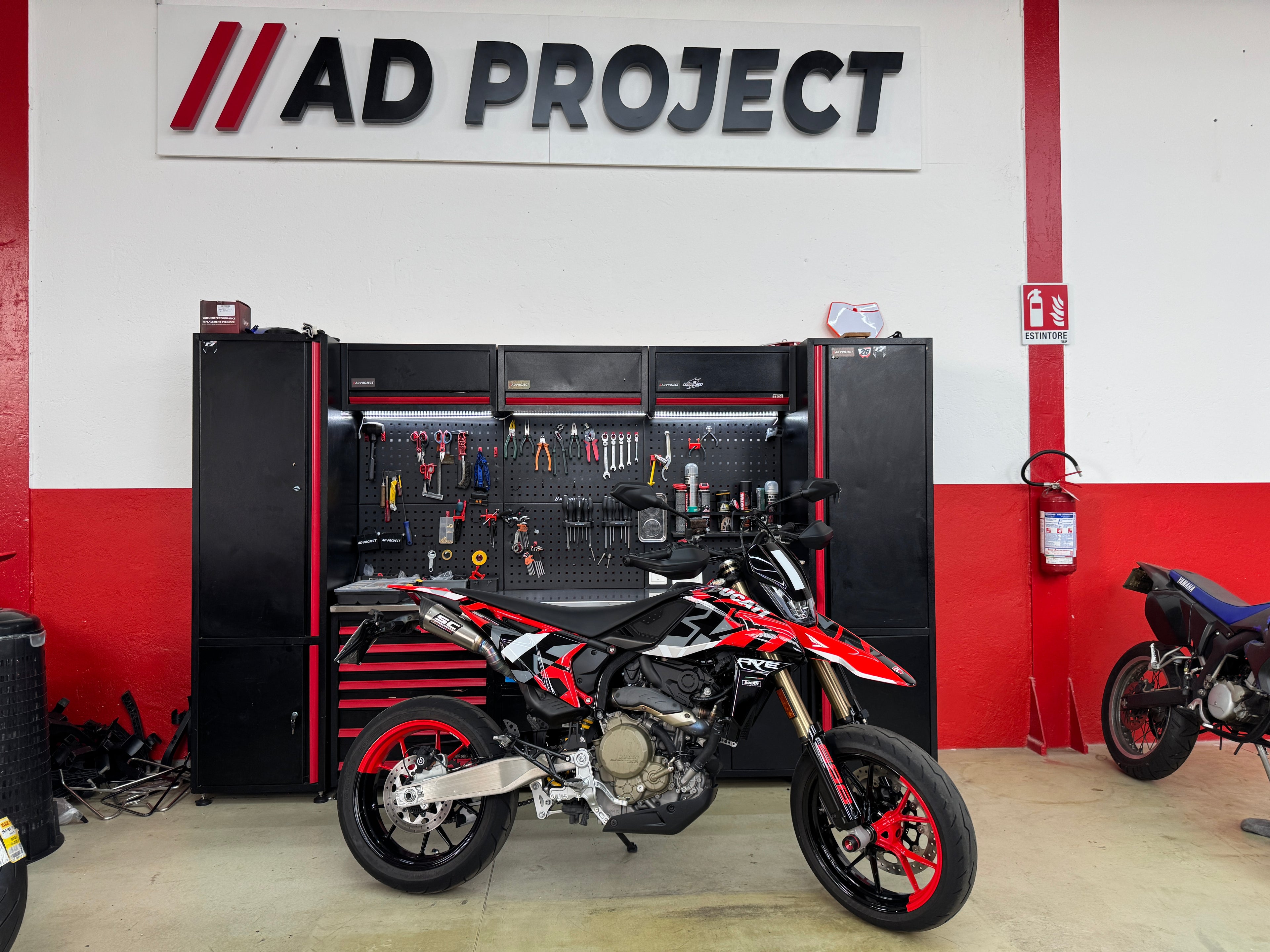 Ducati HYPERMOTARD 698