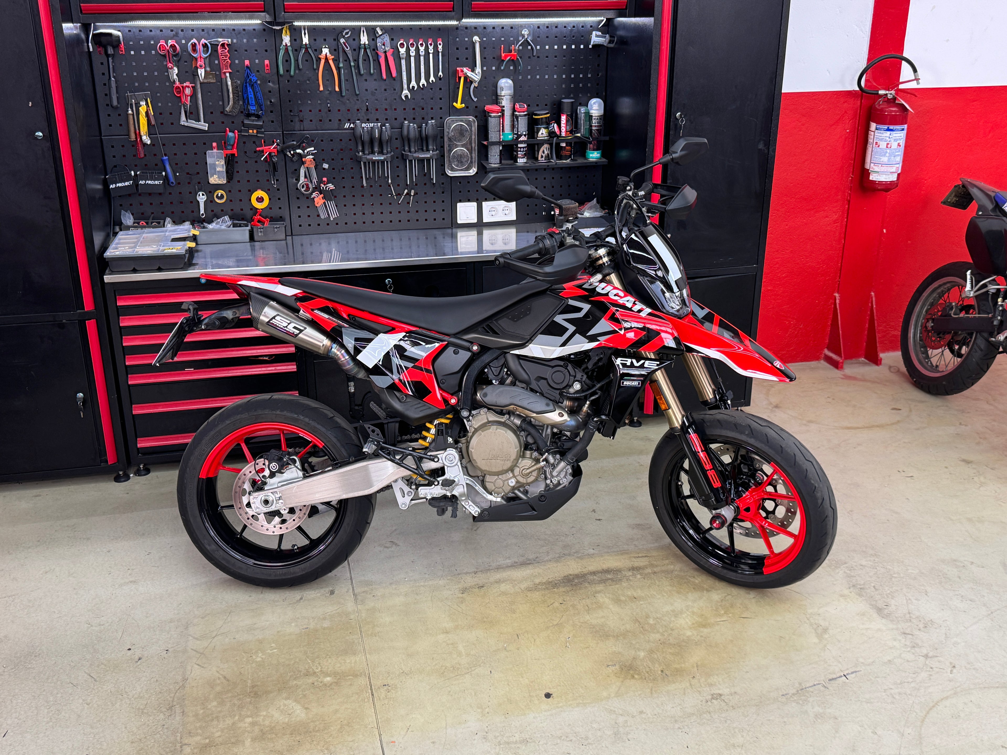 Ducati HYPERMOTARD 698